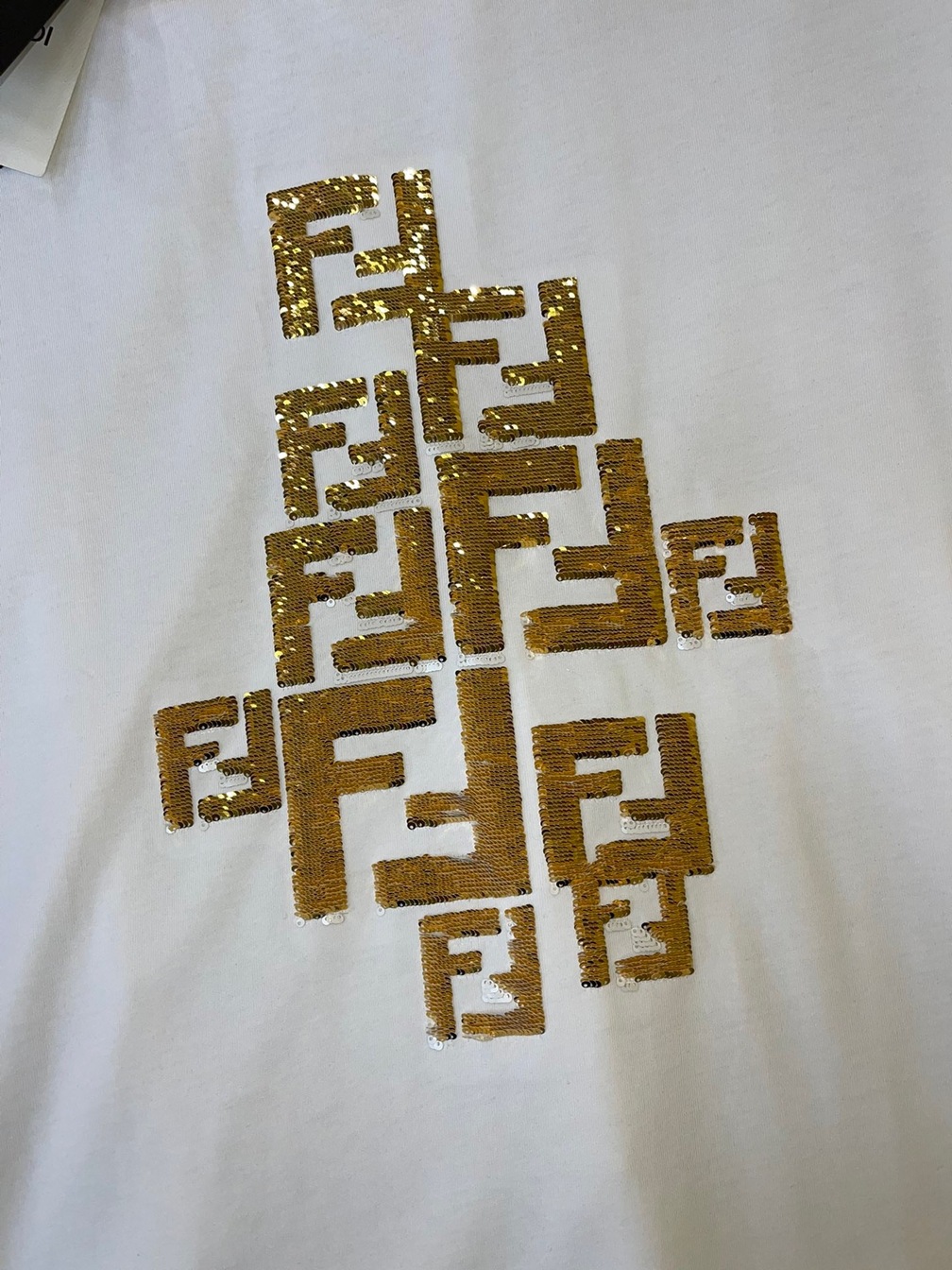 Tee Fendi Change Color White Ss2022