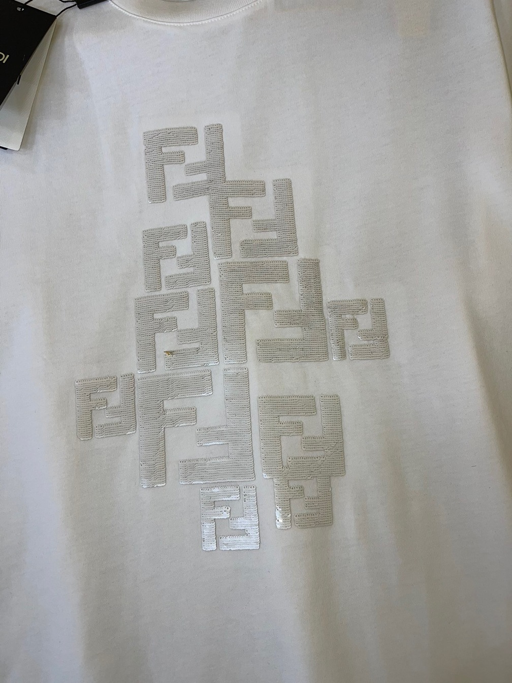 Tee Fendi Change Color White Ss2022
