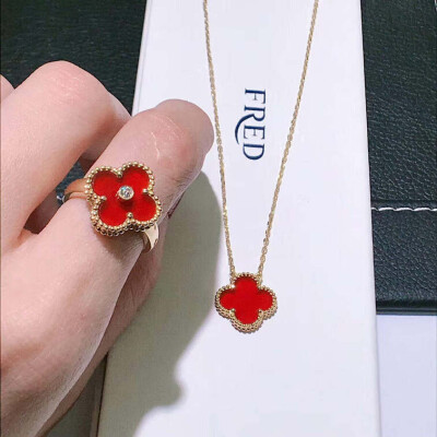Van Cleef Arpels 18k Yellow Gold Carnelian Diamond Vintage Alhambra Ring