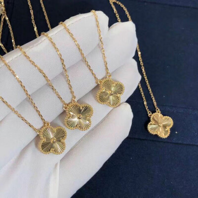 Van Cleef Arpels 18k Yellow Gold Vintage Alhambra Pendant