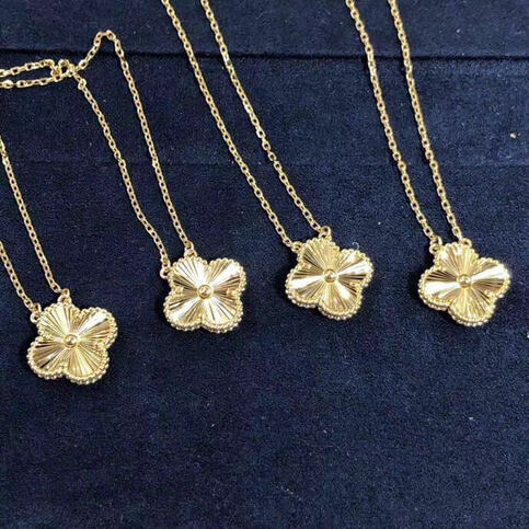 Van Cleef Arpels 18k Yellow Gold Vintage Alhambra Pendant