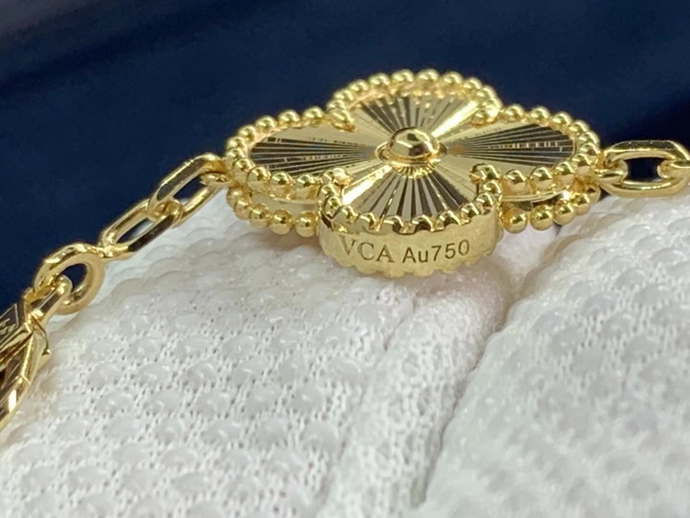 Van Cleef Arpels Vintage Alhambra 10 Motifs Guilloche Yellow Gold Necklace