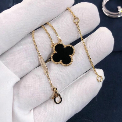 Van Cleef Arpels Vintage Alhambra 18k Yellow Gold Pendant