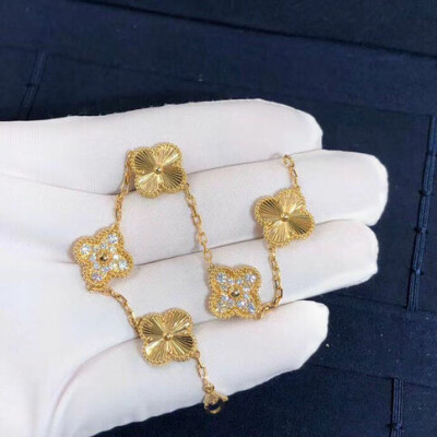 Van Cleef Arpels Vintage Alhambra Bracelet 5 Motifs Guilloche Yellow Gold Round Diamonds