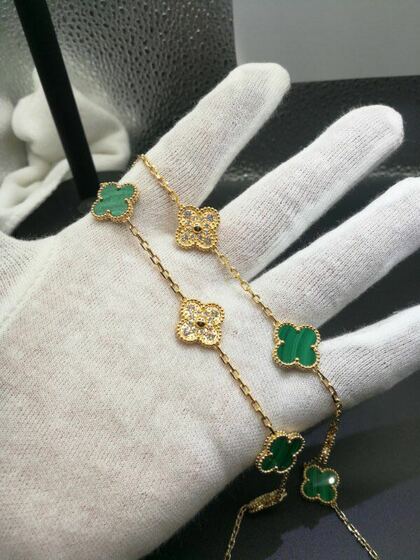 Van Cleef Arpels Vintage Alhambra Necklace 20 Motifs 18k Yellow Gold Diamond And Malachite