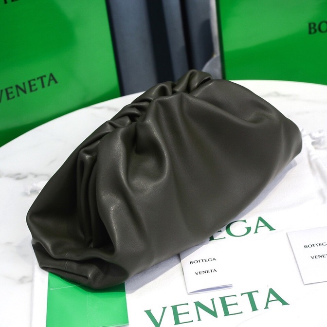 Bottega The Pouch Dark Green 26 Ss2022