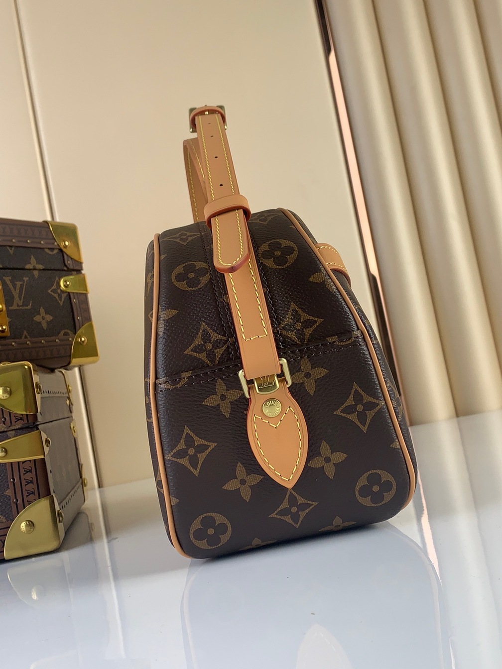 Lv Vintage Boite Mono Brown Ss2022